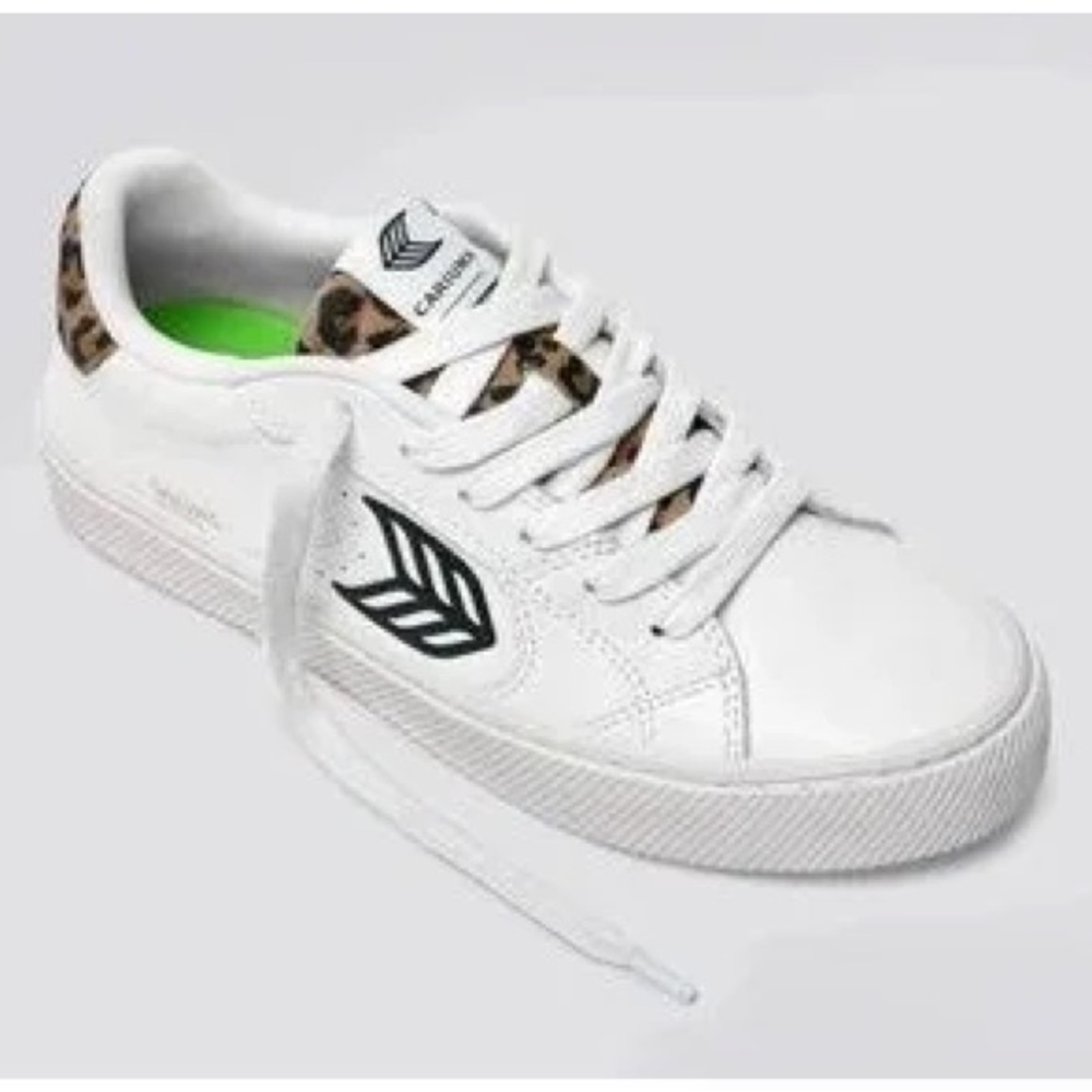 Cariuma Salvas White Leather Black Logo Animal Print size 9